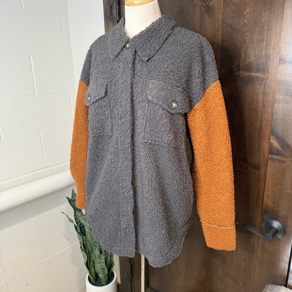 NWOT Mystree Size M Colorblock sherpa Shacket Jacket